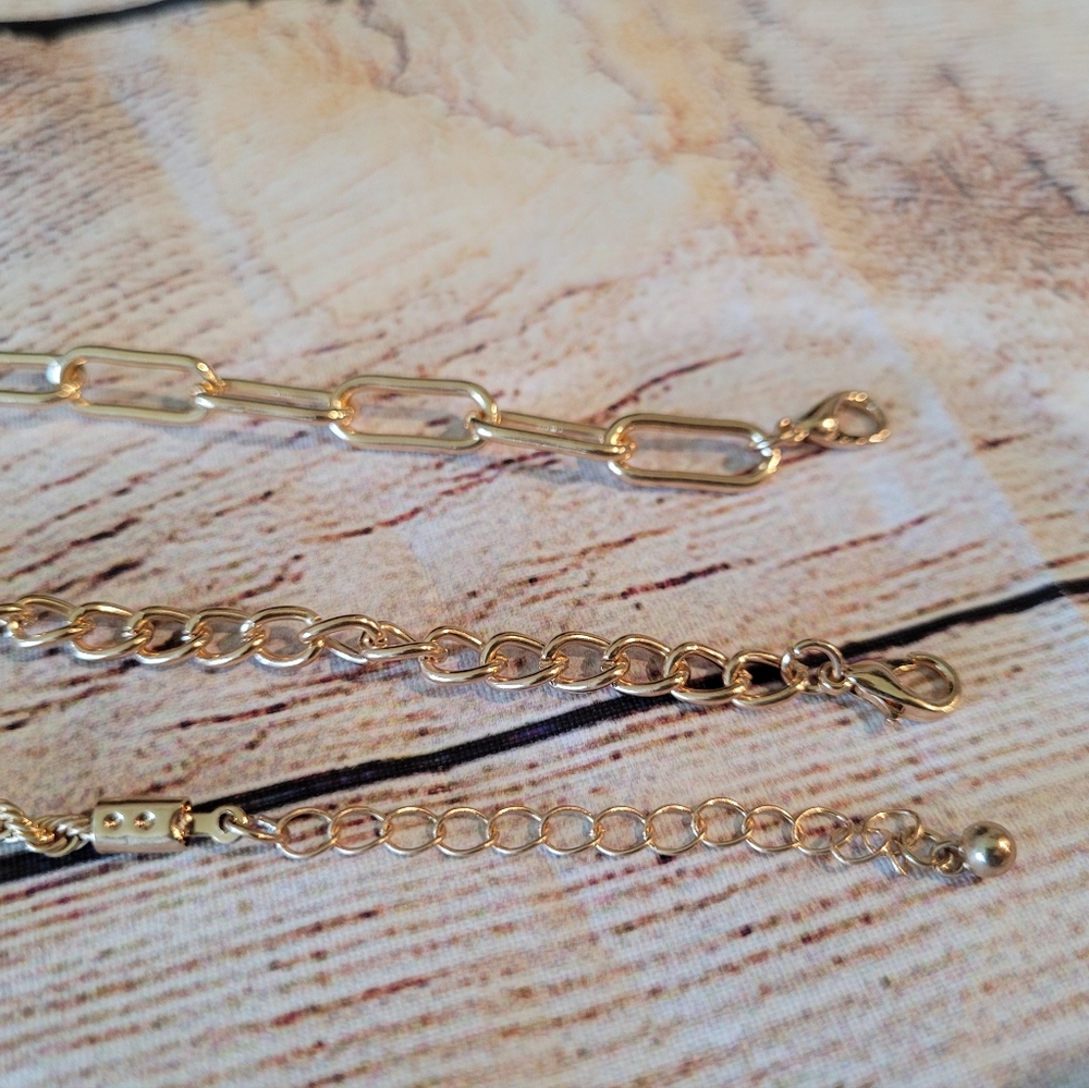 2/20$ Gold Bangle & Chainlink Bracelets 4 Pack - Picture 10 of 11